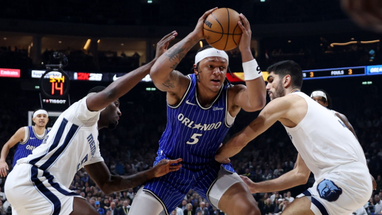 半岛体育官网-NBA德国赛：魔术20分大逆转胜灰熊 班凯罗26+13小瓦格纳复出18分